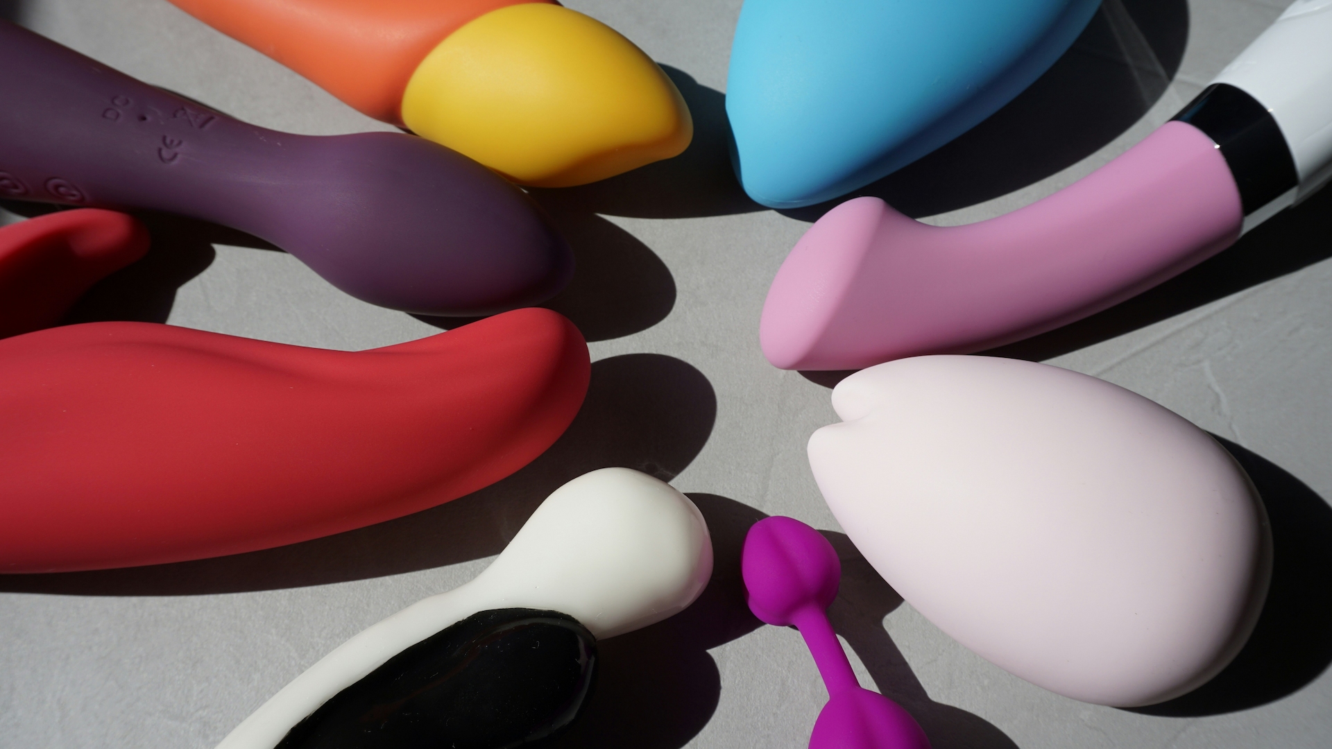 Spice dit sexliv op med en strapon dildo fra SexShopMidt